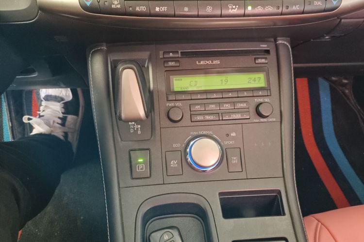 雷克萨斯CT 2014款 CT200h 精英版 单色中控内饰18