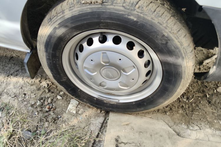 福特 全顺 2019款 2.0T汽油自动多功能商用车中轴中顶6座国VI车身外观10