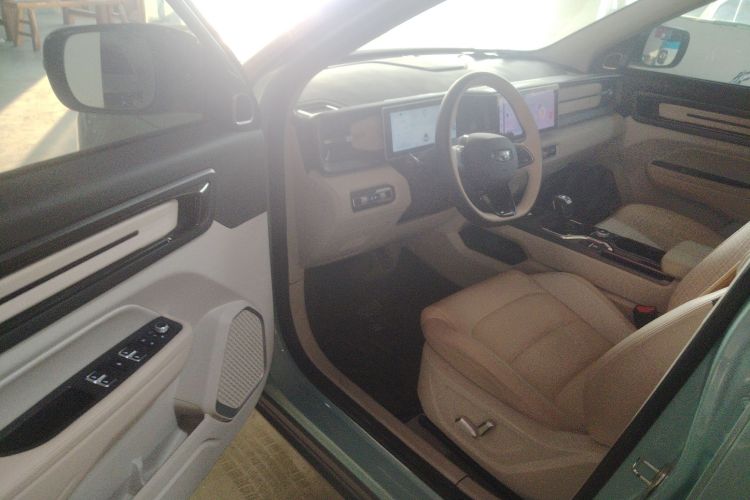 吉利汽车 吉利icon 2023款 1.5TD 巧克力醇巧版中控内饰7003