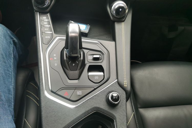 领克05 2020款 2.0TD 两驱耀Halo中控内饰18