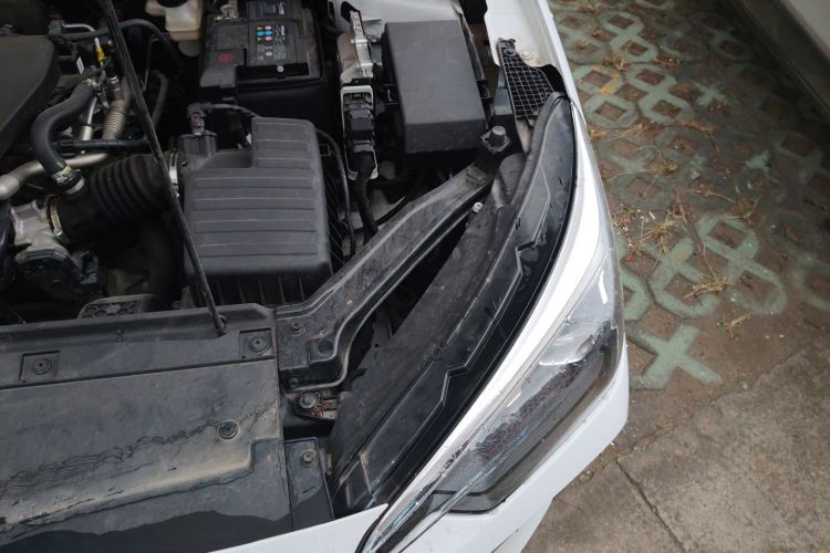 荣威i5 2023款 1.5L CVT尊荣版机舱底盘26