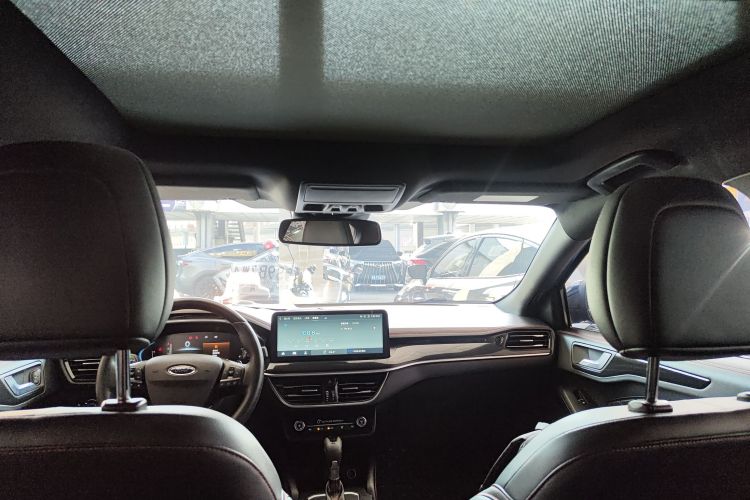 福特 福克斯 2022款 三厢 EcoBoost 180 自动ST Line中控内饰22