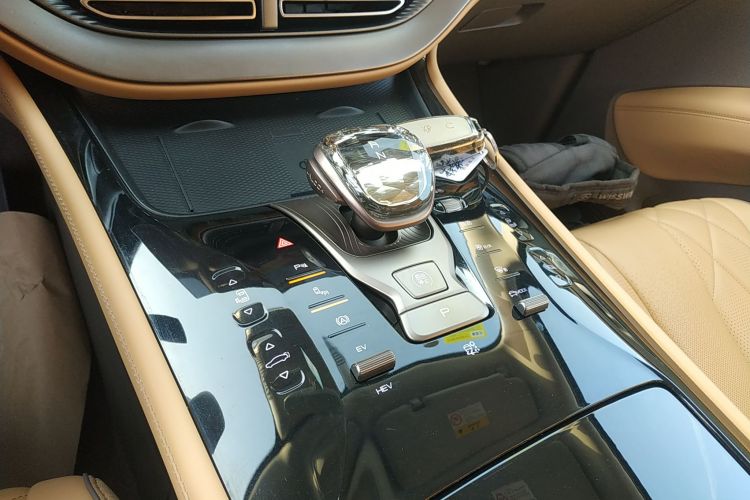 腾势D9 2022款 DM-i 970 四驱尊荣型中控内饰18