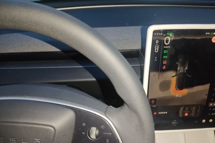 特斯拉 Model 3 2023款 后轮驱动版中控内饰14