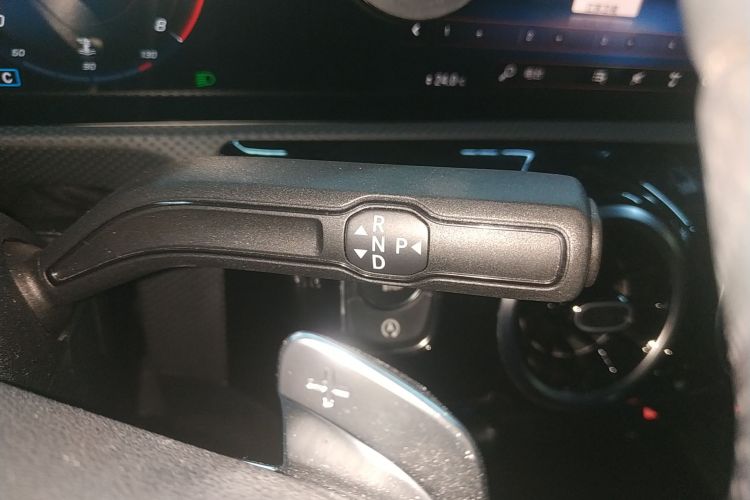 奔驰A级 2019款 A 200 L 运动轿车中控内饰18