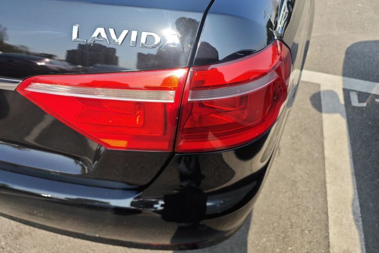 大众 朗逸 2013款 改款经典 1.6L 自动舒适版车身外观9