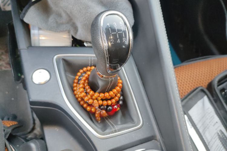 长安 逸动 2020款 PLUS 1.6L GDI 手动豪华型中控内饰18