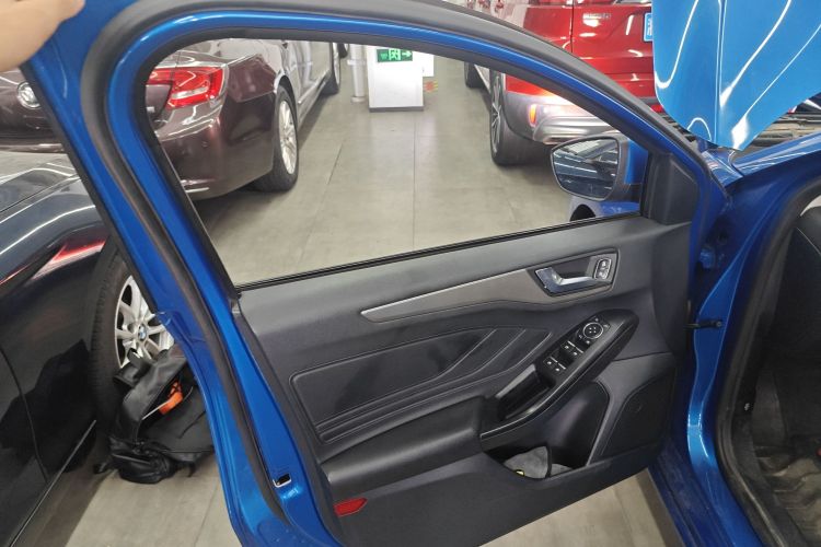 福特 福克斯 2020款 三厢 EcoBoost 180 自动锋潮型中控内饰47