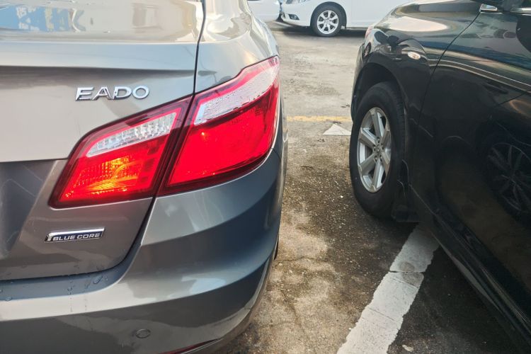 长安 逸动 2015款 1.6L 自动豪华型车身外观9