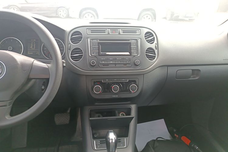 大众 途观 2017款 300TSI 自动两驱丝绸之路风尚版中控内饰16