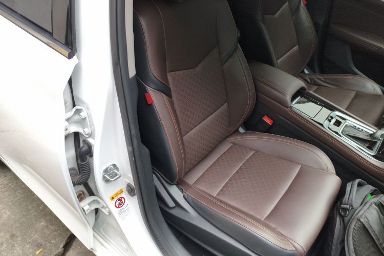 长安 逸动 2018款 高能版 1.6L GDI 自动争锋型 国V局部细节41