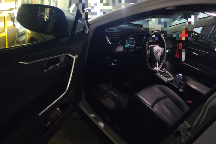 丰田 RAV4荣放 2023款 2.0L CVT两驱风尚Plus版中控内饰20