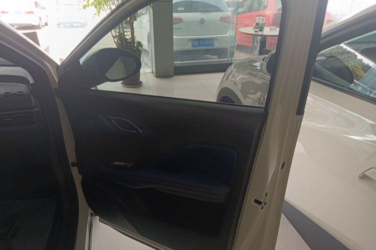 比亚迪 海鸥 2025款 智驾版 305km 活力版中控内饰42