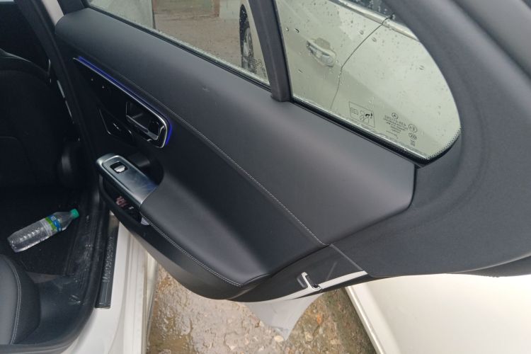 奔驰C级 2025款 C 200 L 运动版中控内饰7006