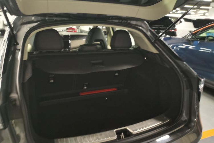 领克02 2018款 1.5T DCT两驱耀版 国V机舱底盘23