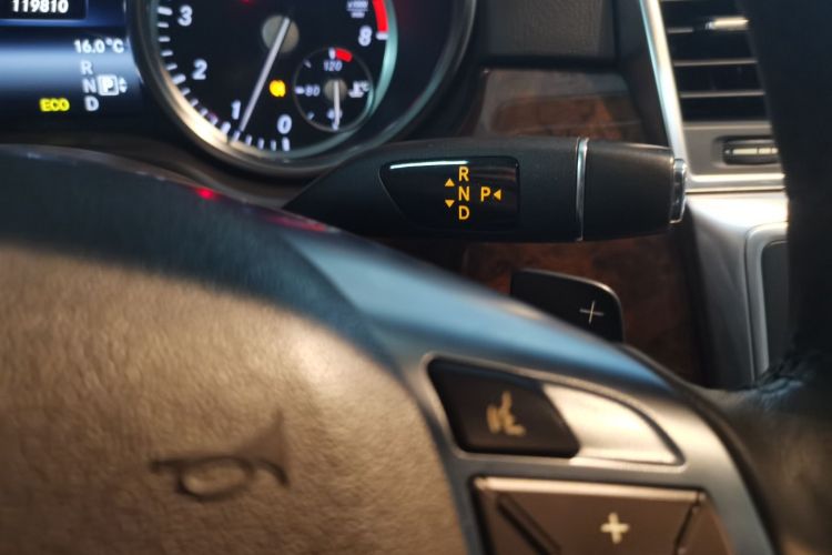 奔驰M级 2014款 ML 400 4MATIC动感型中控内饰18