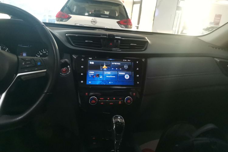 日产 奇骏 2020款  2.5L XL ITS CVT 4WD豪华领航版中控内饰16