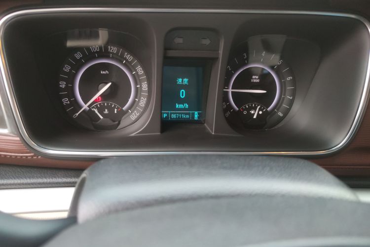 别克GL8 2017款 25S 豪华型 国V中控内饰15