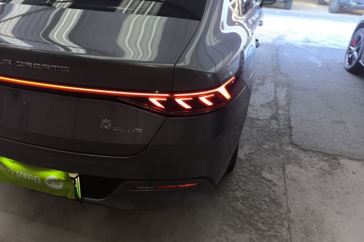 比亚迪 秦PLUS 2024款 荣耀版 DM-i 55KM领先型车身外观9