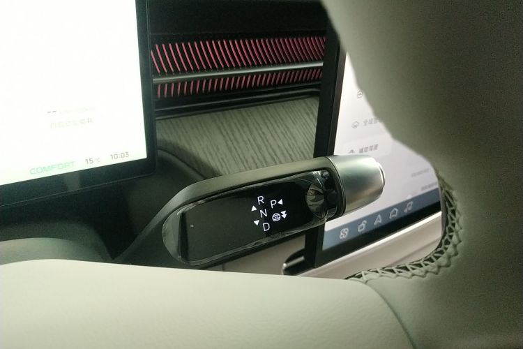 小鹏G6 2025款 625 长续航 Max 科技版中控内饰18