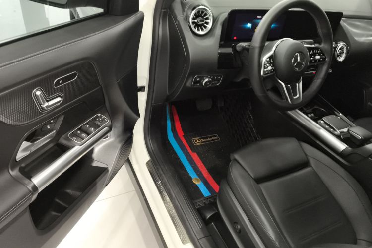 奔驰GLA 2023款 GLA 220中控内饰20