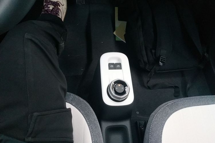 吉利银河 熊猫 2025款 210km 元气熊中控内饰18