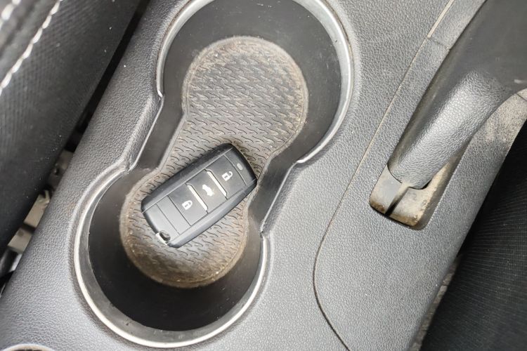 陆风X2 2017款 1.6L 手动锋锐版中控内饰11