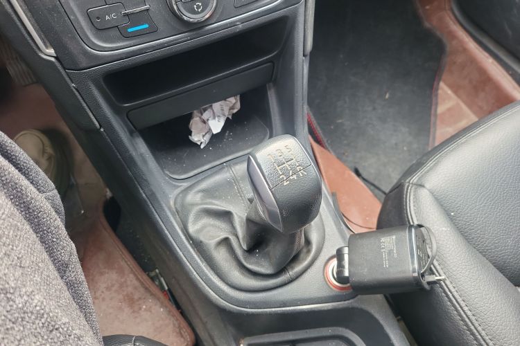 标致308 2014款 乐享版 经典 1.6L 手动风尚型中控内饰18