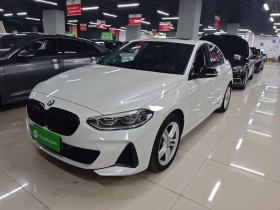 宝马1系 2021款 120i M运动曜夜版