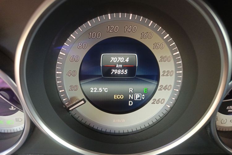 奔驰E级 2015款 E 260 L 运动型中控内饰15