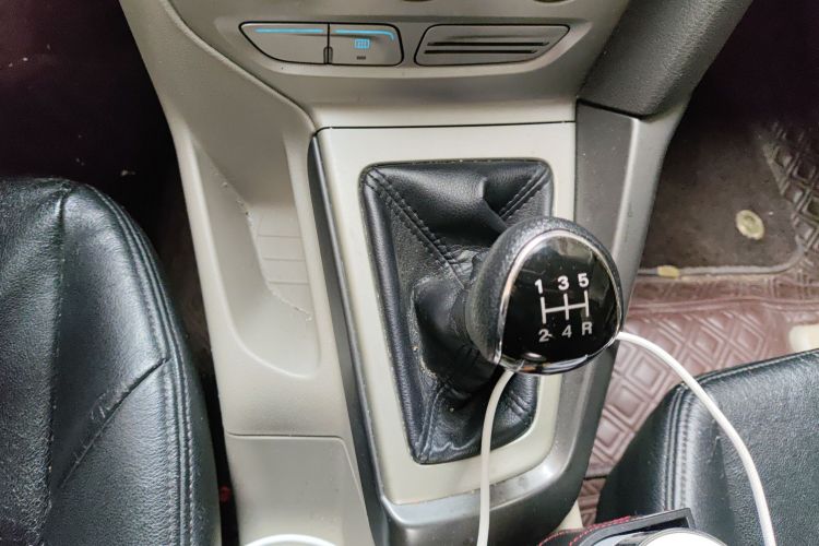 福特 福克斯 2012款 三厢 1.6L 手动舒适型中控内饰18