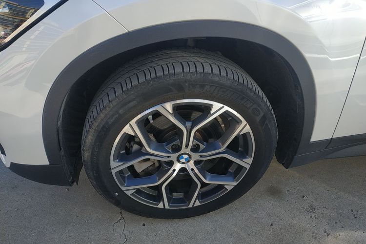 宝马X1 2022款 sDrive25Li 领先型车身外观6002