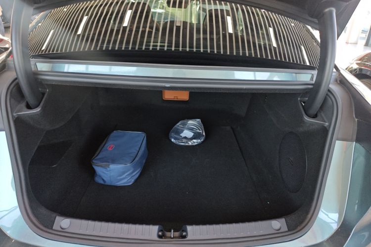 比亚迪 汉L 2025款 DM-p 四驱激光雷达旗舰型机舱底盘23