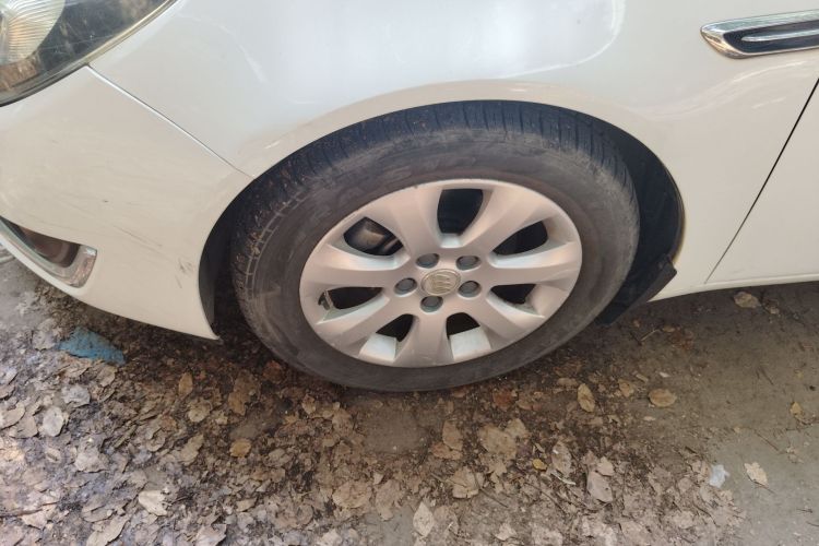 别克 君威 2014款 2.0L 领先时尚型车身外观35