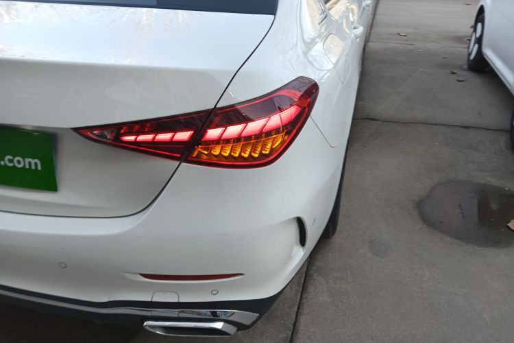 奔驰C级 2023款 改款 C 200 L 运动版车身外观9