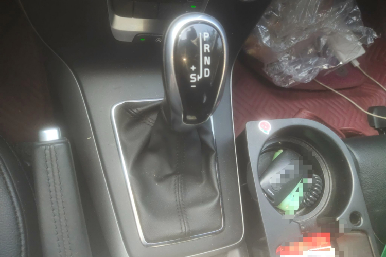 沃尔沃V40 2017款 T3 智尚版中控内饰18