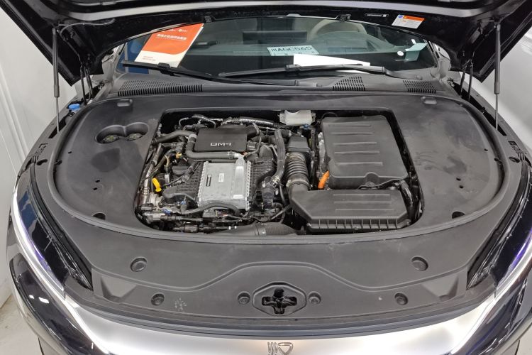 比亚迪 汉 2025款 DM-i 125KM激光雷达智驾型机舱底盘24