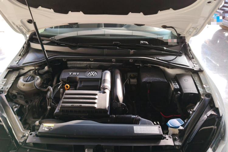 大众 高尔夫 2017款 230TSI 自动舒适百万辆纪念版机舱底盘24