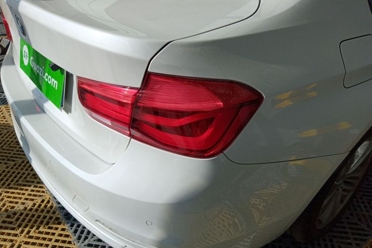 宝马3系 2018款 318i车身外观9