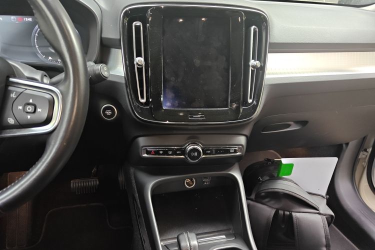 沃尔沃XC40 2020款 T3 智行时尚版中控内饰16