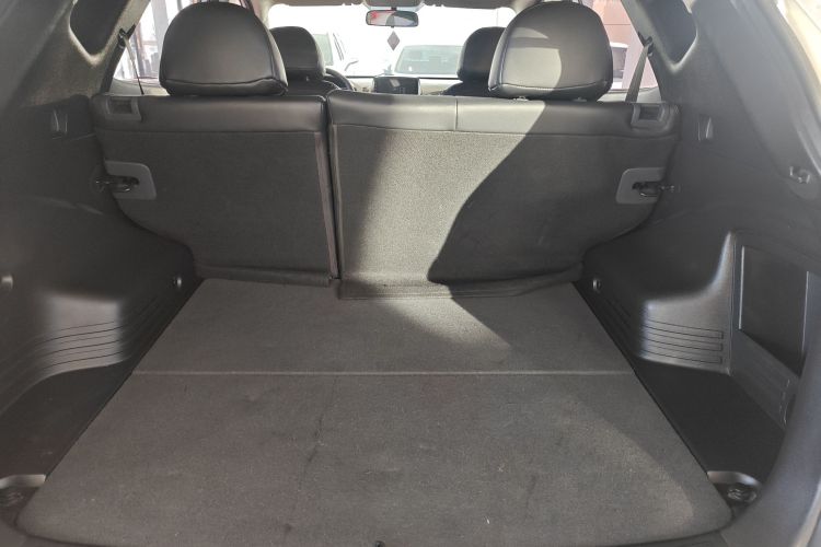 北京现代ix35 2015款 2.0L  手动两驱舒适型 国IV机舱底盘23