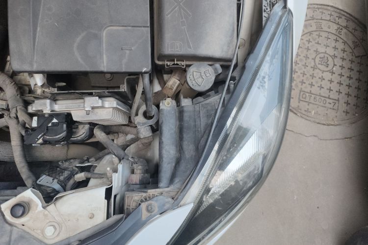 别克 君威 2015款 2.0L 精英时尚型局部细节9007