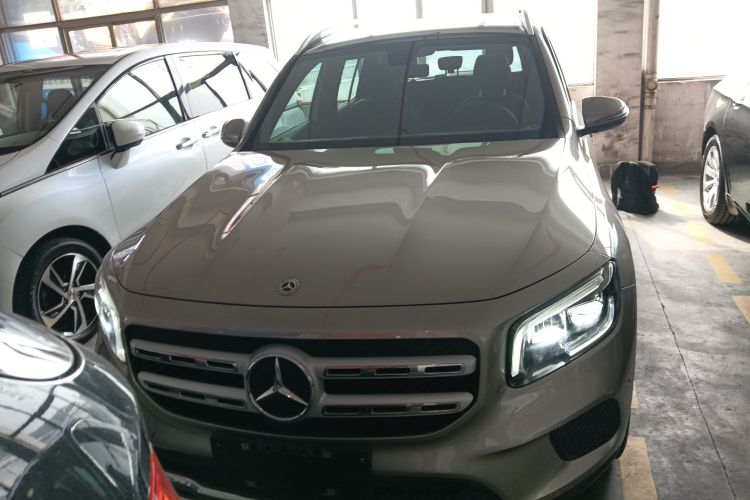 奔驰GLB 2020款 改款 GLB 200 动感型车身外观2