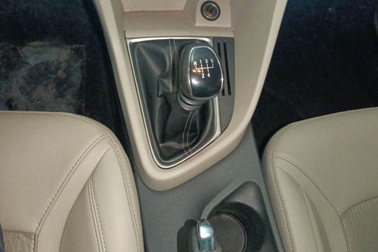 别克 英朗 2016款 15N 手动精英型中控内饰18