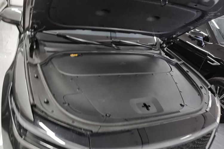 理想汽车 理想ONE 2020款 增程6座版机舱底盘24