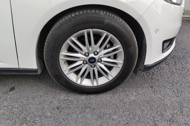 福特 福克斯 2017款 三厢 EcoBoost 180 自动旗舰型车身外观10