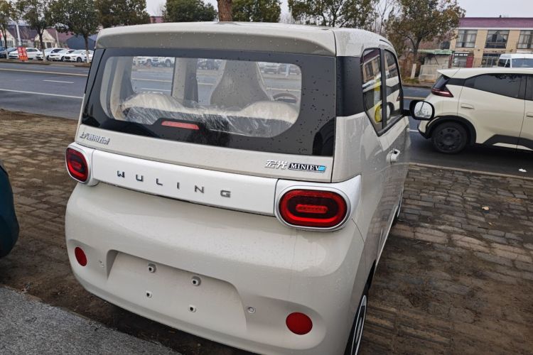 五菱汽车 宏光MINIEV 2024款 第三代 215km 青春版车身外观7