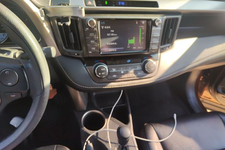 丰田 RAV4荣放 2015款 2.0L CVT两驱风尚版中控内饰16