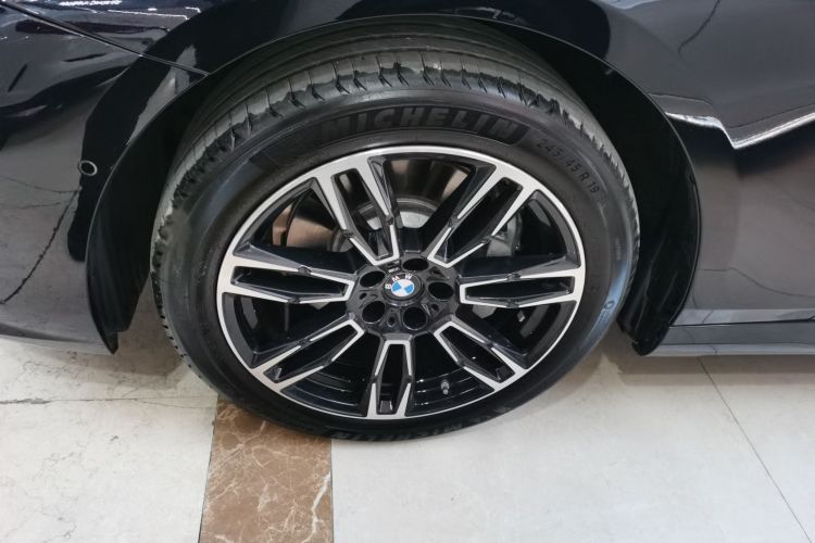 宝马5系 2025款 530Li 领先型 M运动套装车身外观6007