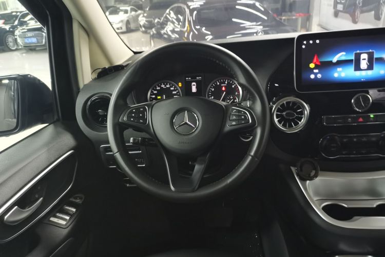 奔驰 威霆 2023款 2.0T 精英版 7座中控内饰13
